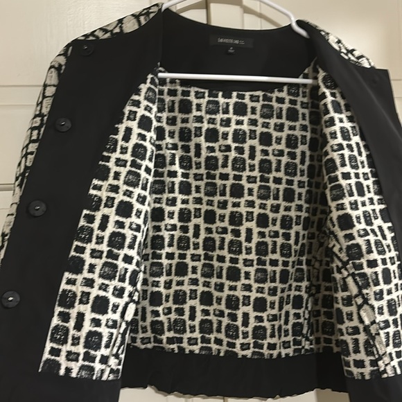 Lafayette 148 Evening Jacket
EUC
Size Small - Picture 6 of 6